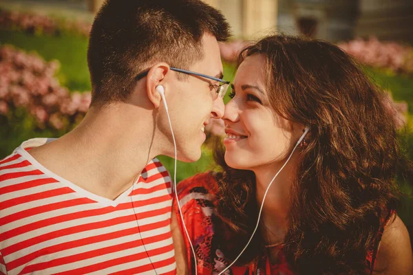 Young Happy Teenage Couple Earphones Listening Music Sitting Park — Stockfoto