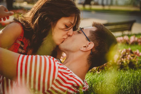 Close Lovely Couple Lying Green Grass Park Kissing Spending Time — Stock Photo, Image