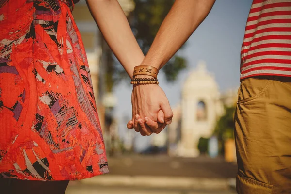 Close Loving Couple Tightly Holding Hands While Walking City Street — Stock Fotó