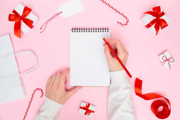 Noël Fond Confortable Ecriture Main Féminine Dans Carnet Vierge Avec — Photo