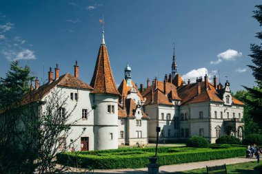 Carpathian, Ukrayna - 6 Mayıs 2017: Schoenborn veya Schonborn Avcılık Sarayı, Karpat Dağları 'ndaki Beregvar Kalesi, Ukrayna.