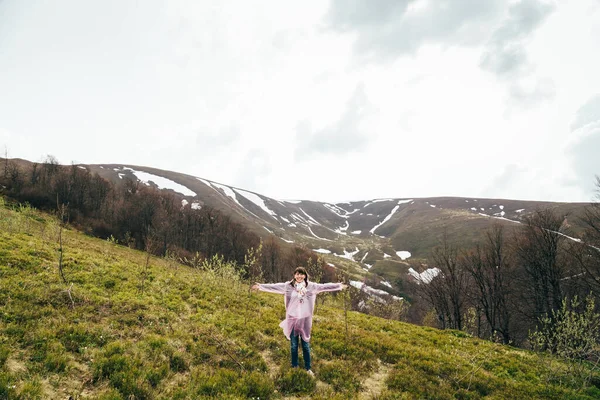 Happy Smiling Tourist Girl Pink Raincoat Mountains Surrounded Forest Raising — Stockfoto