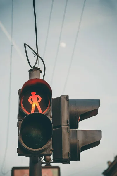 Red Traffic Light Pedestrians Retro Filtered — Foto Stock