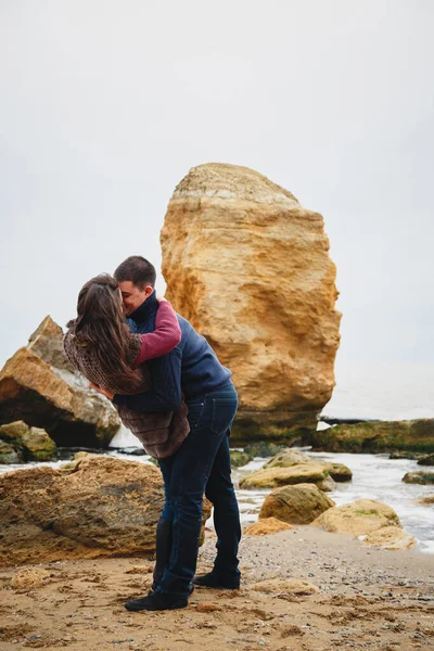 Close Romantic Attractive Young Couple Hugging Coast — Foto Stock