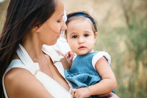 Happy Young Mother Small Daughter Hands Outdoors Background — Foto Stock