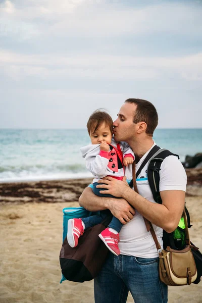 Close Small Baby Girl Sweatshirt Father Hands Sea Coast — Stockfoto