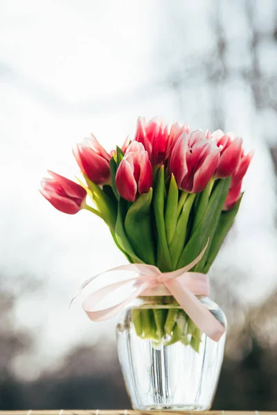 Bouquet Fresh Pink Tulips Glass Vase Outdoors Bunch Flowers — Fotografia de Stock