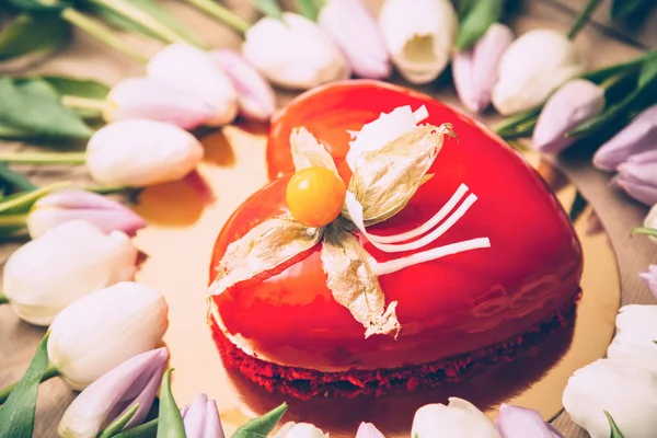 Heart Shaped Red Cake Valentine Day Mother Day Birthday Cake — Fotografia de Stock