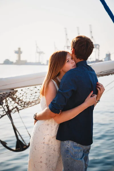 Cute Young Beautiful Couple Hugging Pier Port Small Yachts Hipsters — Stock fotografie