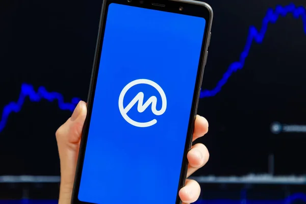 Ukraina Odessa Oktober 2021 Hånd Med Mobil Med Coinmarketcap App – stockfoto