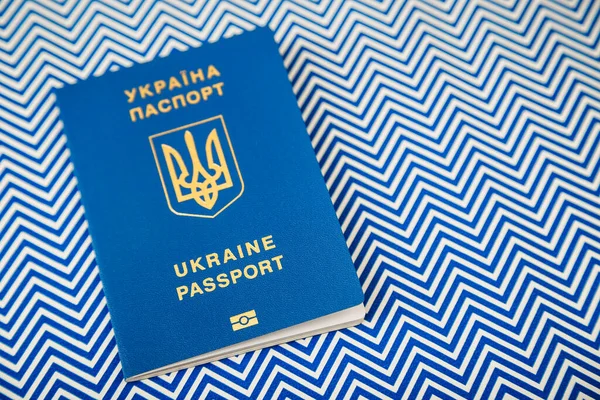 Nouveau Passeport Biométrique International Bleu Ukrainien Avec Puce Identification Sur — Photo