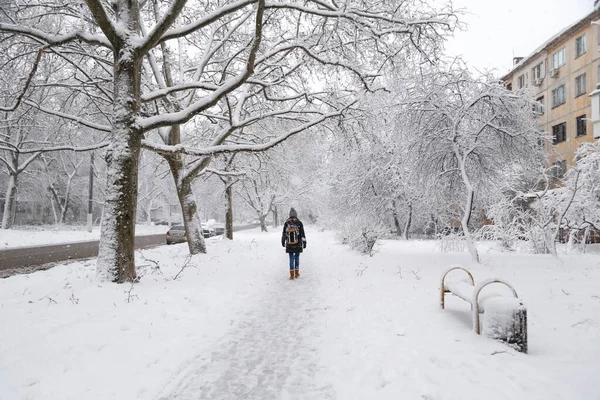 Young Woman Backpack Walking Snow Covered Winter Street Back View — Foto de Stock