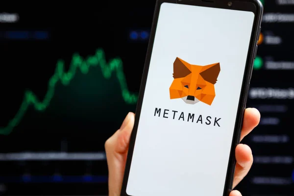 Ukraine Odessa October 2021 Hand Holding Mobile Metamask App Running — Stockfoto