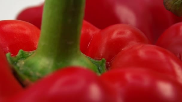 いくつかの新鮮な赤ピーマンのマクロ追跡ショット 健康的な食事の概念 有機新鮮な食品 健康食品 赤野菜 バイオ食品 — ストック動画