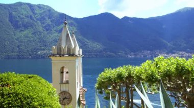 Villa del Balbianello - İki çan kulesinden oluşan küçük ve karakteristik kilise. İtalyan Alpleri Como Gölü