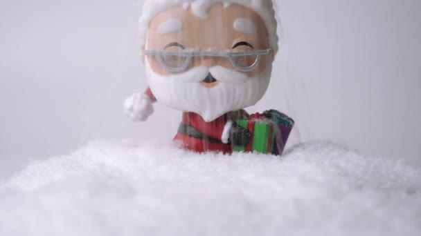 Χριστούγεννα Concept Santa Claus Κάτω Από Μια Χιονοθύελλα Παίρνει Εντελώς — Αρχείο Βίντεο
