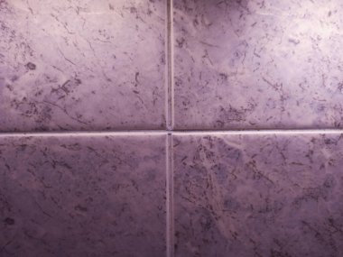 Mor mermer kiremitlerin panorama dokusu, inşaat dikişleri