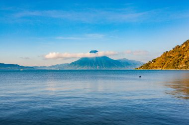 Atitlan Gölü Panoramik Görünümü