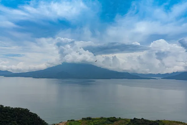 Lake Atitlan Coastline Panoramic View — Stock Photo, Image