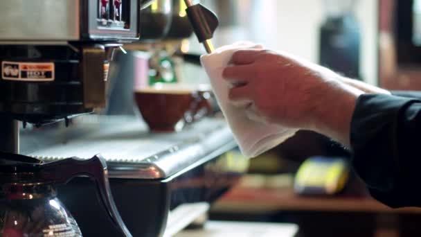 Barista Takarítás Kávé Espresso Machine — Stock videók
