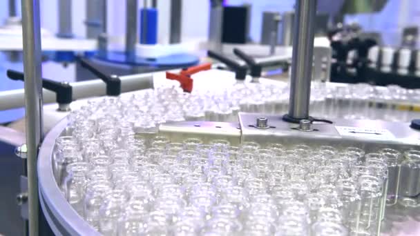 Farmaceutyczny Automatyczny Przenośnik Linii Produkcyjnej Butelkami Szkła Fiolki Przemysł Farmaceutyczny — Wideo stockowe
