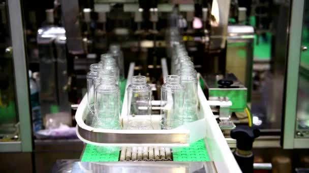 Clear Glass Flessen Overdracht Geautomatiseerde Transportsystemen Industriële Automatisering Voor Pakket — Stockvideo