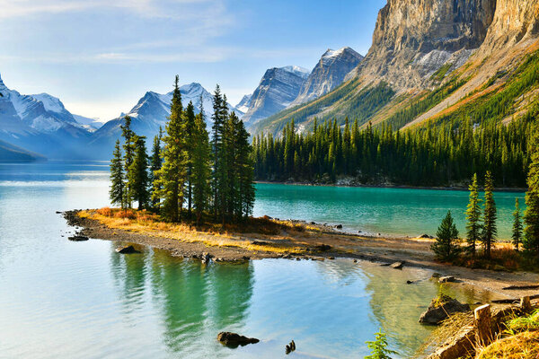 Panorama view Beautiful Spirit Island in Maligne Lake, Jasper National Park, Alberta, Canada