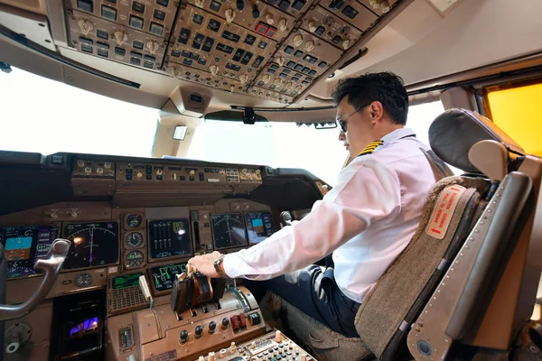 Airline Pilot Work Cockpit — Stock Photo, Image