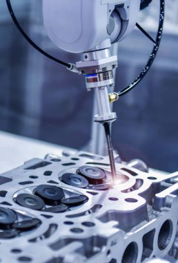 Çalışırken yüksek hassasiyetli motor bloğu denetimi için otomatik koordinat ölçüm makinesi (CMM)