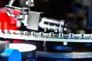 Bağlayıcılar için optik sıralama makinesi üretiminde yüksek kaliteli kontrol ürün hattında fındıklar