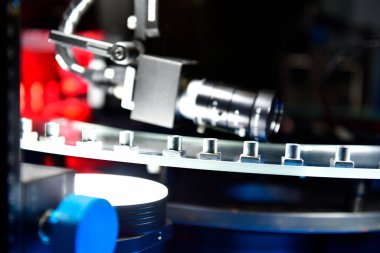 Bağlayıcılar için optik sıralama makinesi üretiminde yüksek kaliteli kontrol ürün hattında fındıklar