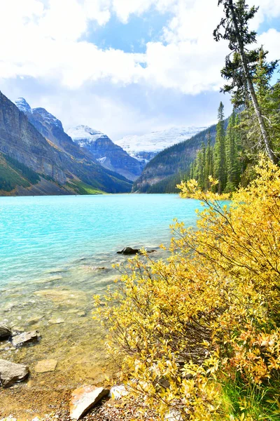 Hermosas Vistas Otoñales Del Icónico Lago Louise Parque Nacional Banff —  Fotos de Stock
