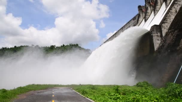 Diga Khun Dan Prakarn Chon Una Diga Con Centrale Idroelettrica — Video Stock