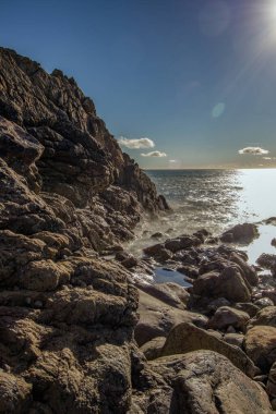 Howth Head, Dublin, Dublin Yarımadası, Kayalıklar, koylar ve kayalıklar Denizi İrlanda, gizli koy, dramatik gökyüzü, uzun süre maruz kalma,            