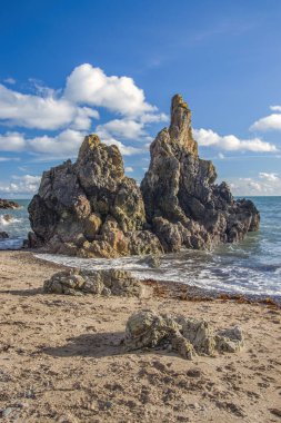 Howth Head, Dublin, Dublin Yarımadası, Kayalıklar, koylar ve kayalıklar Denizi İrlanda, gizli koy, dramatik gökyüzü, uzun süre maruz kalma,            