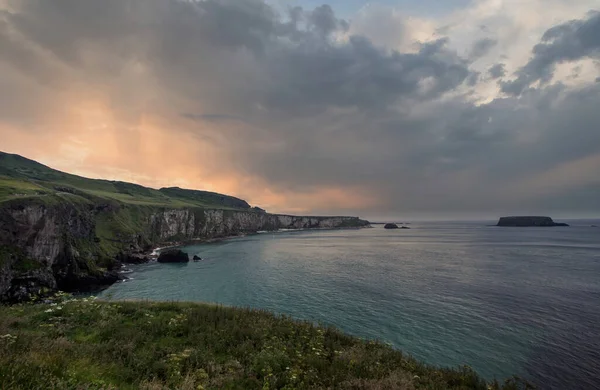 Severní Irsko Mořské Pobřeží Západ Slunce Antrim Krajiny Giants Causeway — Stock fotografie