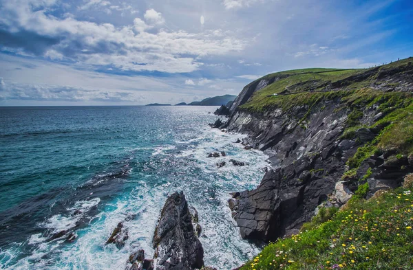 野生の大西洋の道 西アイルランド 風光明媚な海岸沿いの道路 アイルランドの南西部のイヴァーグ半島周辺 — ストック写真