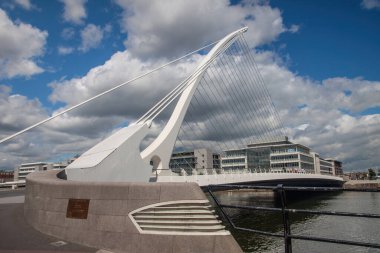 Samuel Beckett Köprüsü, dönüşümlü yol köprüsü, Dublin, İrlanda 'da kablolu köprü, 18 Temmuz 2016