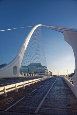 Samuel Beckett Köprüsü, dönüşümlü yol köprüsü, Dublin, İrlanda 'da kablolu köprü, 18 Temmuz 2016