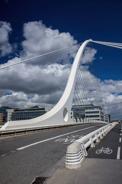 Samuel Beckett Bridge Rotatable Road Bridge Cable Stayed Bridge Dublin — Stock Fotó