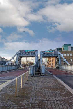 Lensten Dublin, Walking in Dublin, Urban photography, street photography, Spencer Dock, IFSC House, The Convention Centre, Sir John Rogerson 's Quay, City Quay, Costom House, Docklands in pandemium covid-19, Dublin, İrlanda