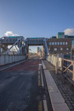 Lensten Dublin, Walking in Dublin, Urban photography, street photography, Spencer Dock, IFSC House, The Convention Centre, Sir John Rogerson 's Quay, City Quay, Costom House, Docklands in pandemium covid-19, Dublin, İrlanda