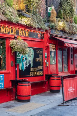 Temple Bar 'da sabah, İrlanda' nın ünlü barları, Temple Bar alanı, şehir ve sokak fotoğrafçılığı, 10 / 01 / 2022, Dublin, İrlanda,