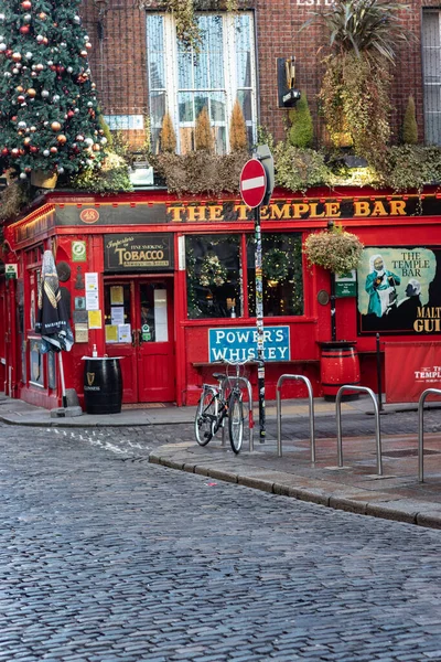 2022年1月10日上午在爱尔兰都柏林圣殿酒吧 爱尔兰著名酒馆 圣殿酒吧区 城市和街道摄影 — 图库照片