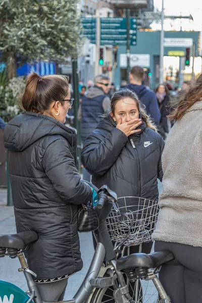 Νέα Κανονική Ψώνια Grafton Street Άνθρωποι Ψώνια Στους Δρόμους Εμπορικό — Φωτογραφία Αρχείου