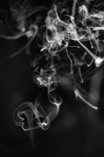 Black White Swirling Ascending Smoke Pattern Black Background Photo Could — Stock Photo, Image