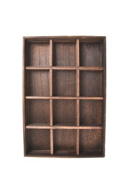 Boş bir mücevher kutusunun içinde.