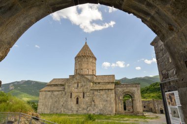 Ermenistan 'daki Tatev Manastırı ve dağı