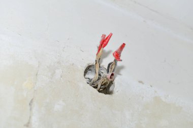 Eski soket. Değiştir ve Soket.