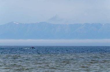 Baykal Gölü ve Svyatoy Nos Sıradağları, Buryatia, Rusya.